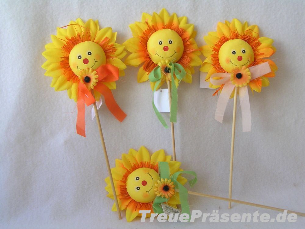 Sonnenblumen auf Holzstab